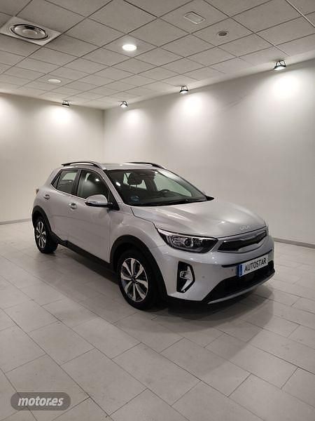 Plateado Usado 2022 Kia Stonic SUV | 18.500 € (Un poco caro) - Imagen 1/4