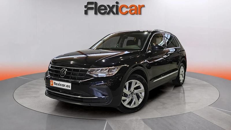 Usado VW Tiguan Life 151 CV (111 kW) 2023 Negro SUV