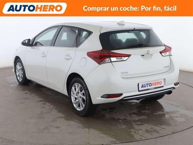 Usado Toyota Auris Active 116 CV (85 kW) 2016 Blanco Berlina