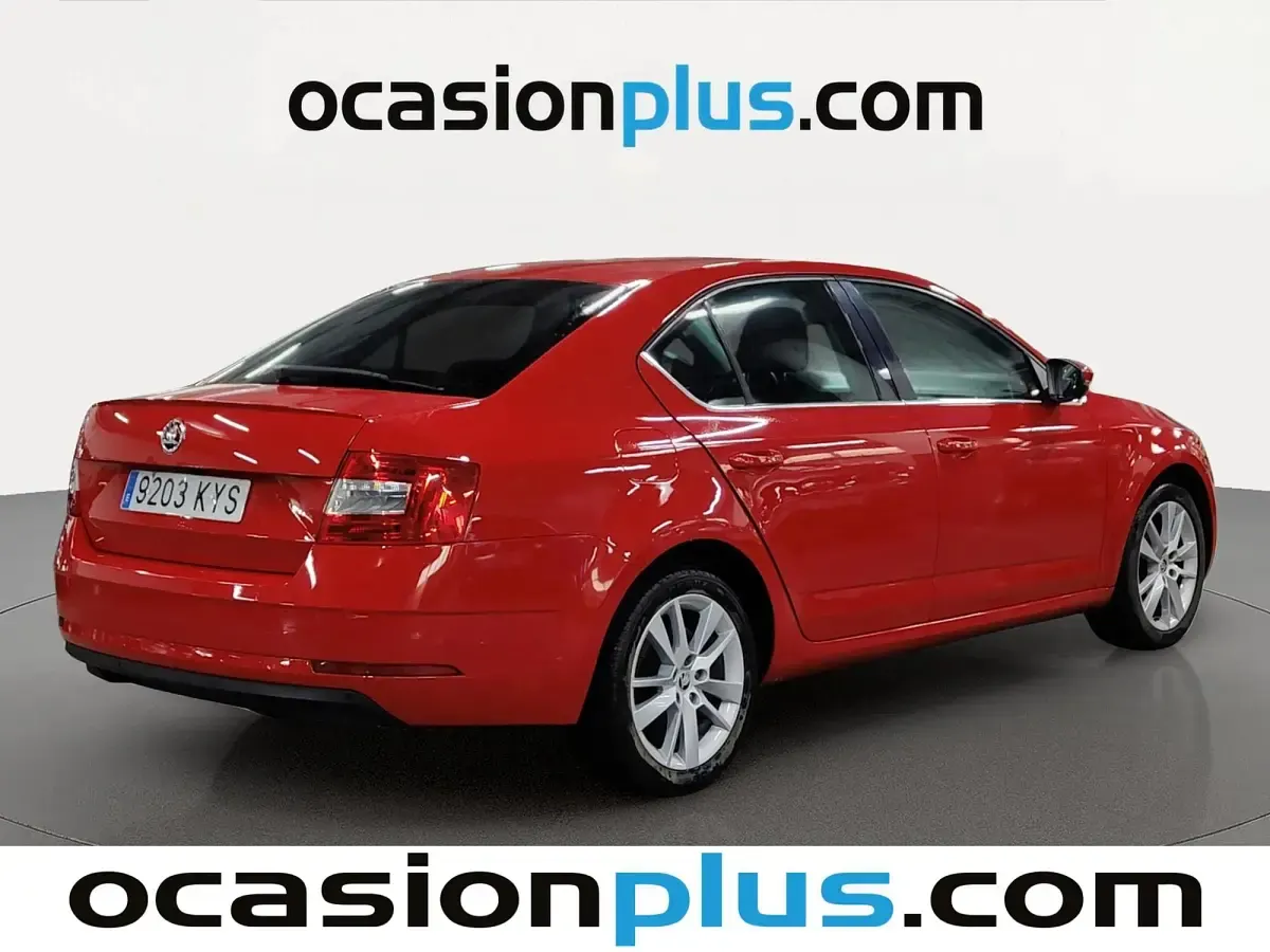 Usado Skoda Octavia Ambition 115 CV (84 kW) 2019 Rojo Berlina