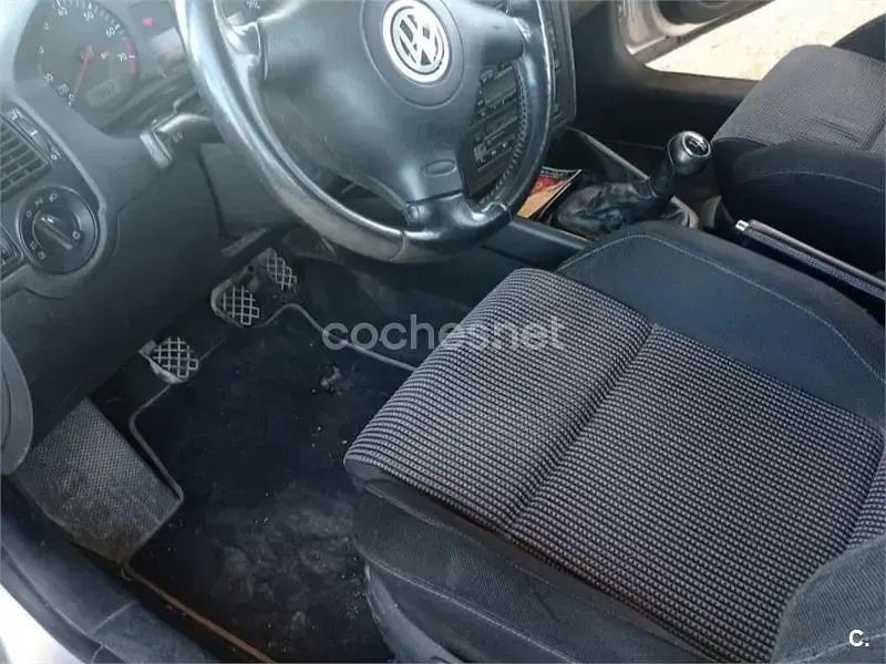 Usado VW Golf IV Conceptline 102 CV (75 kW) 2002 Gris / plata Familiar