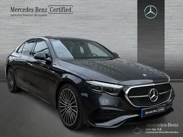 Usado Mercedes E300 313 CV (230 kW) 2025 Gris / plata Berlina
