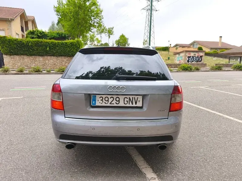 Usado Audi A4 Sport 180 CV (132 kW) 2004 Azul Familiar