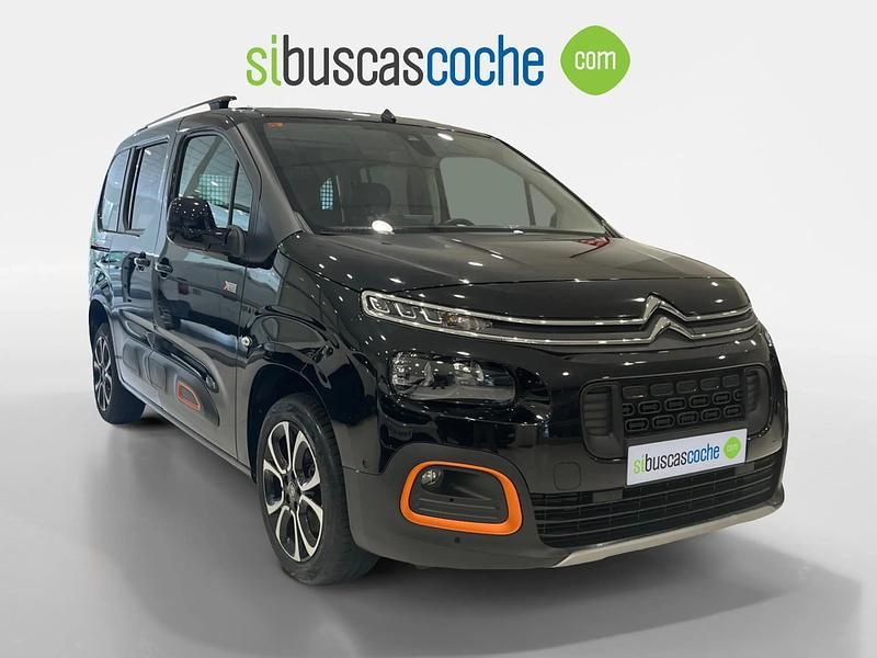 Usado Citroën Berlingo Shine 102 CV (75 kW) 2023 Negro Monovolumen