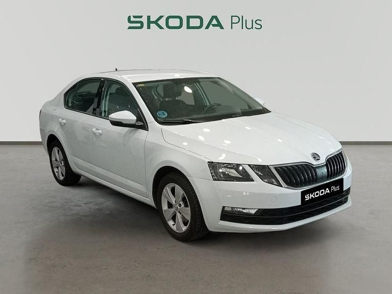 Blanco Usado 2020 Skoda Octavia Ambition Berlina | 15.890 € (Precio justo) - Imagen 1/4