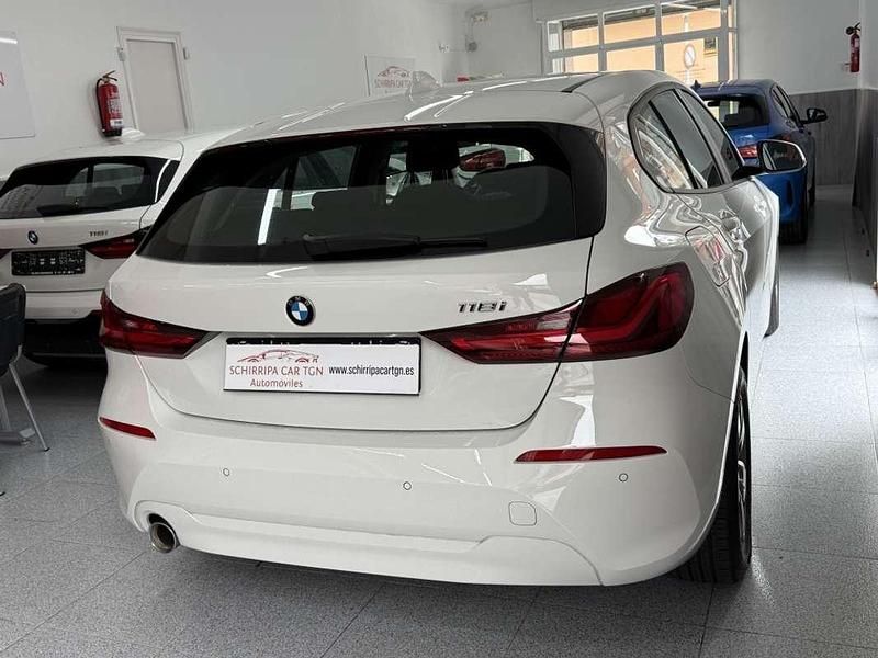 Usado BMW 118 Sport Line 136 CV (100 kW) 2022 Blanco Utilitario