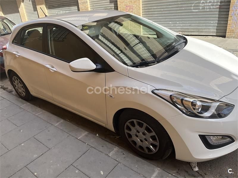 Usado Hyundai i30 90 CV (66 kW) 2013 Blanco Berlina