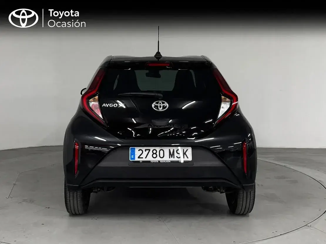 Usado Toyota Aygo X Play 72 CV (52 kW) 2024 Negro azabache SUV