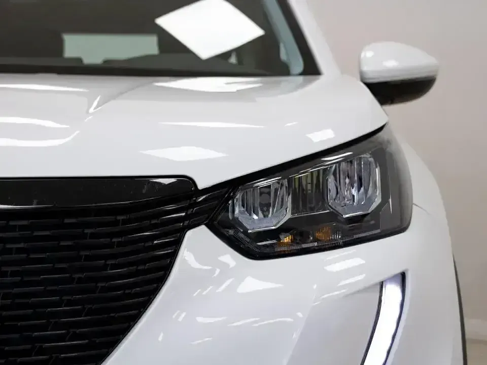 Usado Peugeot 2008 Active 110 CV (80 kW) 2021 Blanco SUV