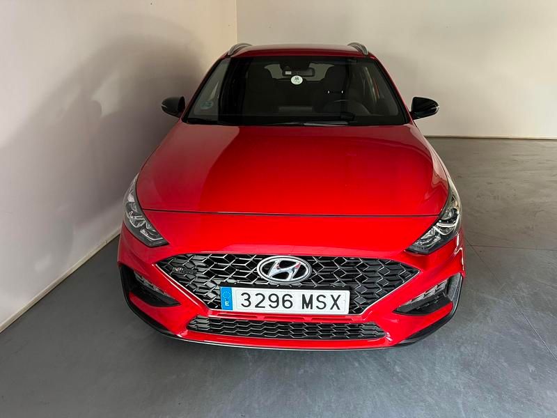 Usado Hyundai i30 N Line 120 CV (88 kW) 2024 Rojo Familiar
