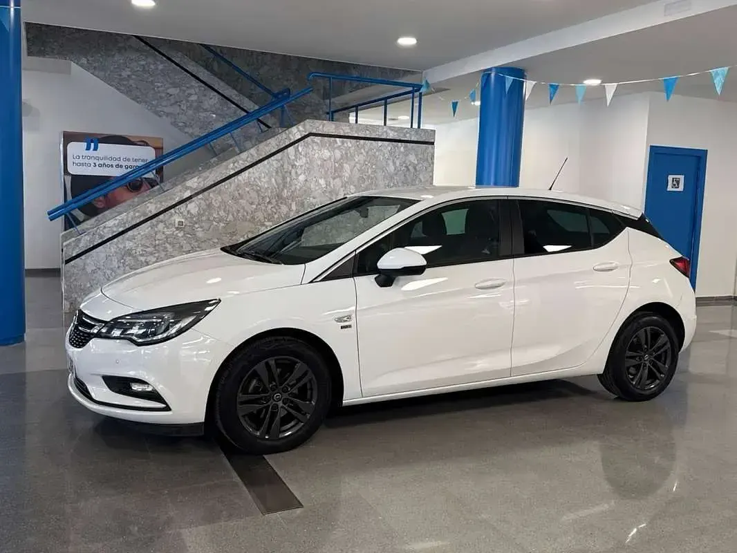 Usado Opel Astra S 110 CV (80 kW) 2019 Blanco Utilitario