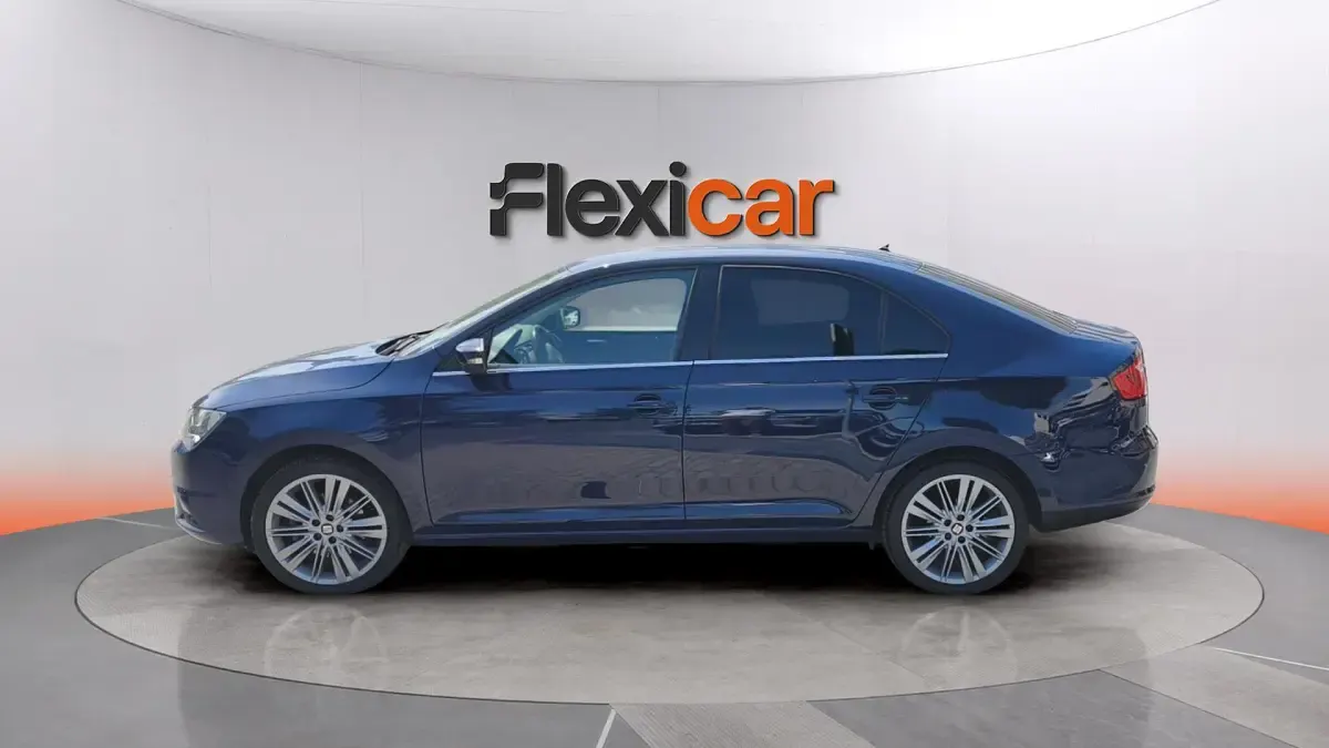 Usado Seat Toledo Style 110 CV (80 kW) 2017 Azul Utilitario