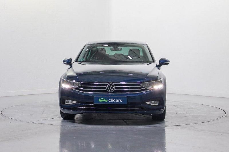 Usado VW Passat Executive 150 CV (110 kW) 2020 Azul Berlina