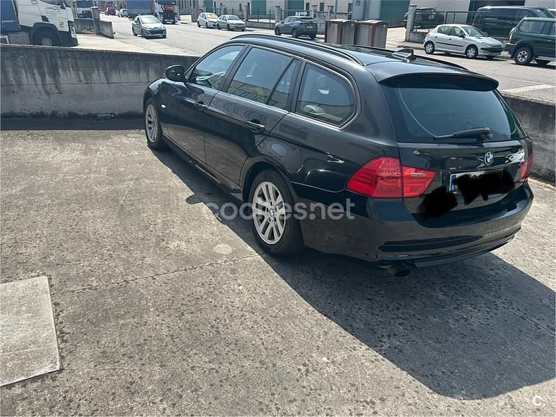 Usado BMW 318 143 CV (105 kW) 2012 Negro Familiar