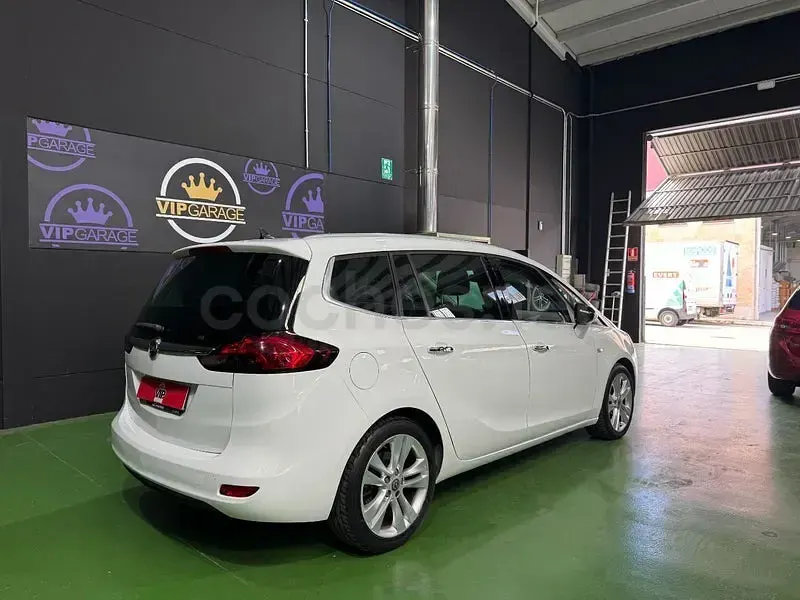 Usado Opel Zafira Tourer Excellence 130 CV (95 kW) 2012 Blanco Monovolumen