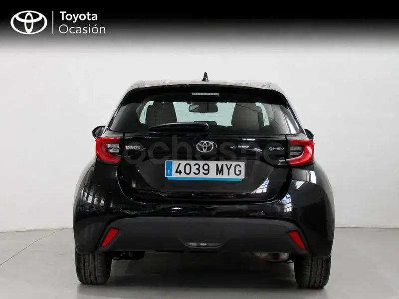 Usado Toyota Yaris Hybrid Active 116 CV (85 kW) 2025 Negro Berlina