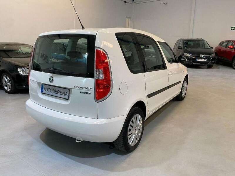 Usado Skoda Roomster Ambition 75 CV (55 kW) 2011 Blanco Monovolumen