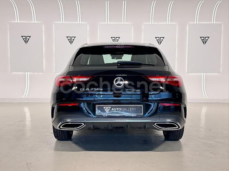 Usado Mercedes CLA250e Shooting Brake 218 CV (160 kW) 2022 Negro Familiar