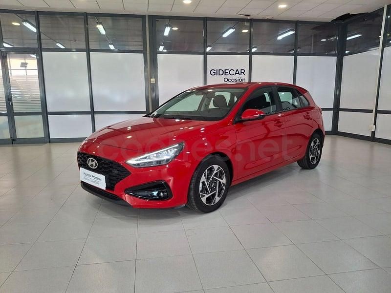 Usado Hyundai i30 120 CV (88 kW) 2025 Rojo Berlina