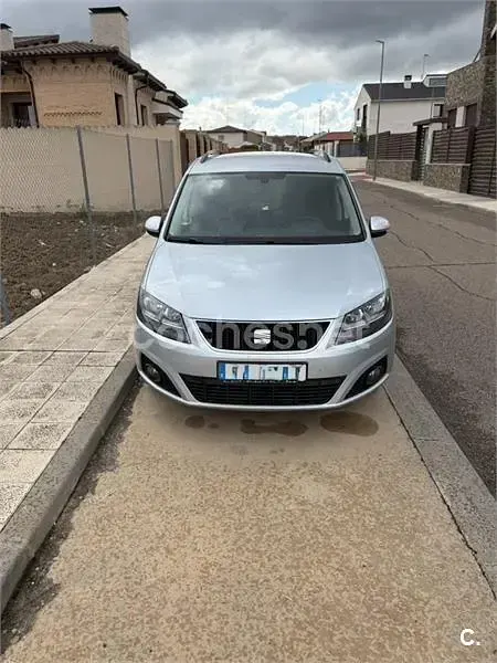 Usado Seat Alhambra Reference 140 CV (102 kW) 2010 Gris / plata Monovolumen