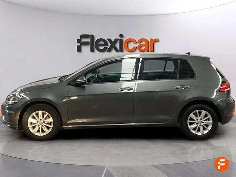 Usado VW Golf VII Advance 110 HP (80 kW) 2018 Cinzento Citadino