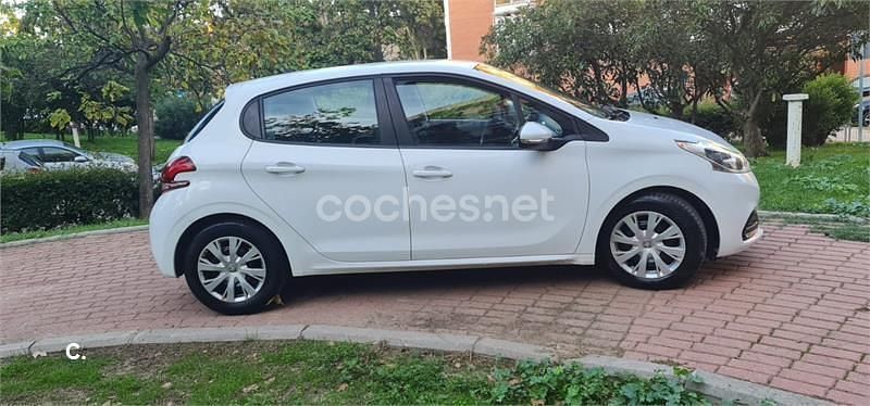 Usado Peugeot 208 Active 99 CV (72 kW) 2018 Blanco Utilitario