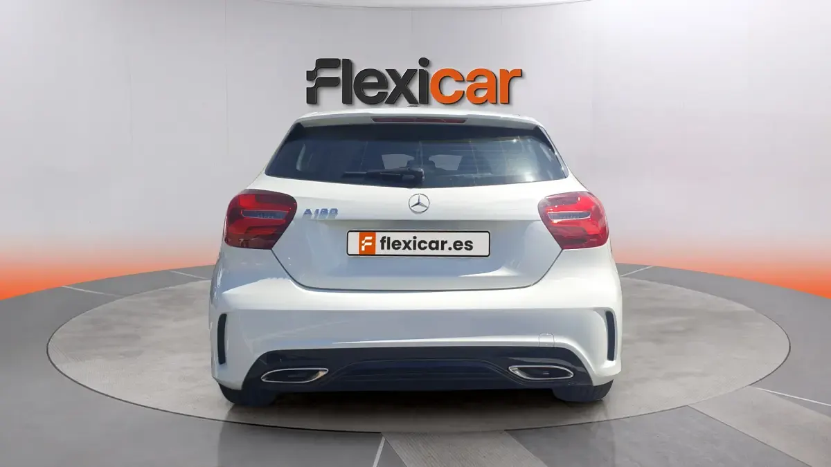 Usado Mercedes A180 Urban 122 CV (89 kW) 2017 Blanco Berlina