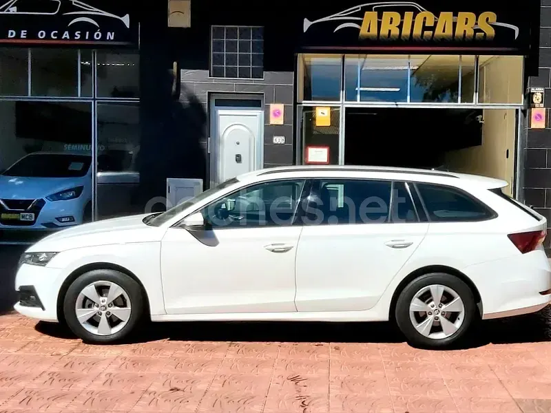 Begagnad Skoda Octavia Active 115 HK (84 kW) 2021 Vit Kombi