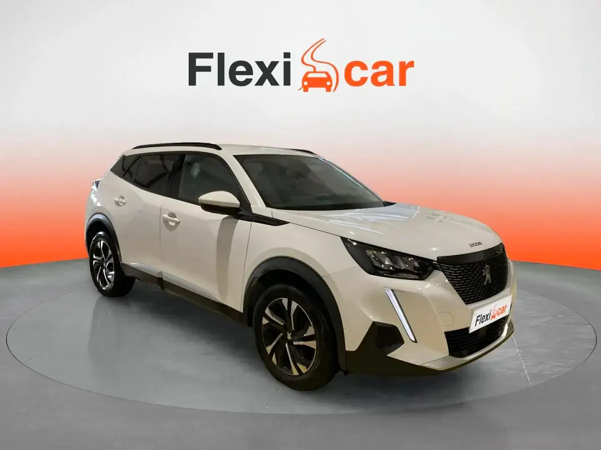 Usado Peugeot 2008 Allure 110 HP (80 kW) 2021 SUV