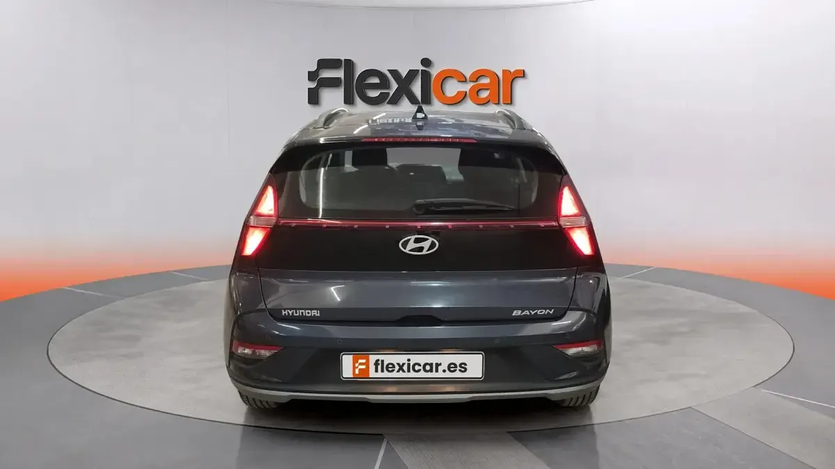 Usado Hyundai Bayon 84 CV (61 kW) 2024 Gris SUV