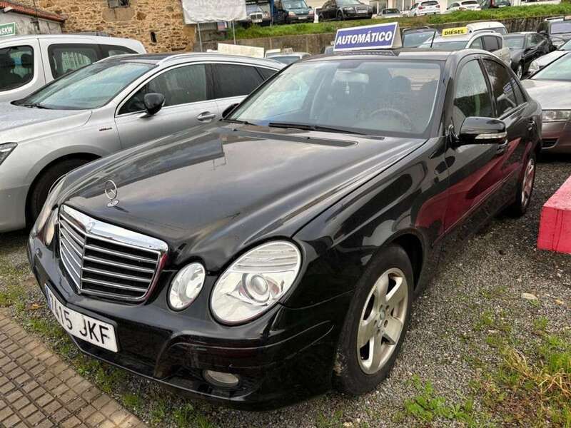 Negro Usado 2008 Mercedes E200 Business Berlina | 6500 € - Imagen 1/4