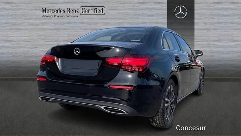 Usado Mercedes A180 136 CV (100 kW) 2023 Negro Berlina