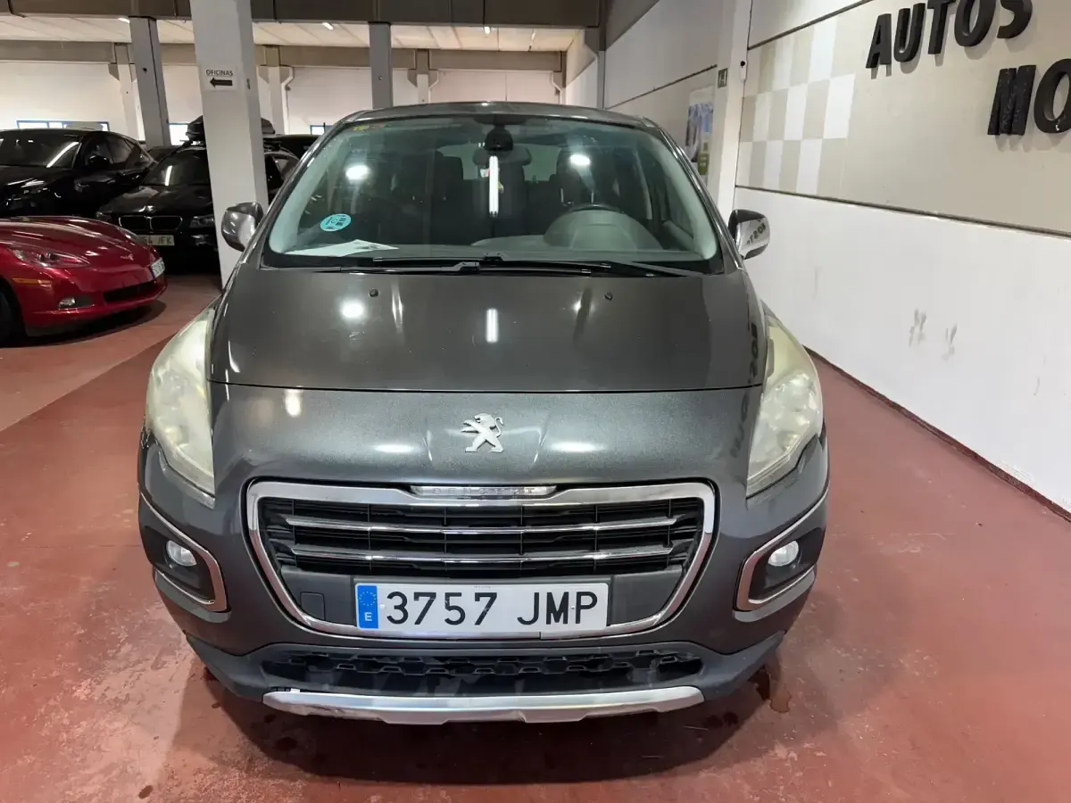 Usado Peugeot 3008 Style 120 CV (88 kW) 2016 Gris Berlina