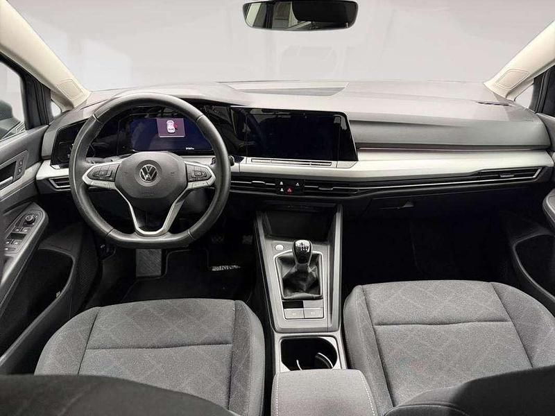 Usado VW Golf VIII Life 110 CV (80 kW) 2022 Gris Utilitario