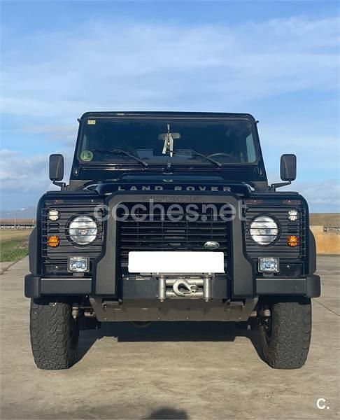 Używany Land Rover Defender SE 122 KM (89 kW) 2010 Czarny Kombi