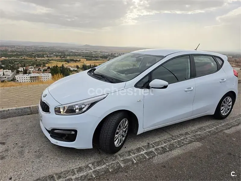Usado Kia Ceed GT 90 CV (66 kW) 2016 Blanco Berlina