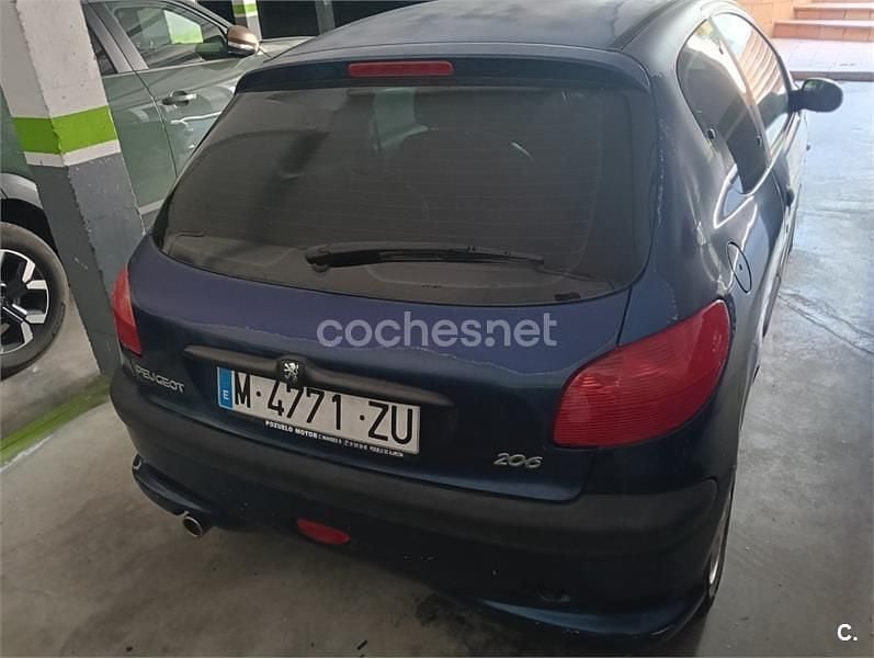 Usado Peugeot 206 75 CV (55 kW) 2000 Azul Berlina