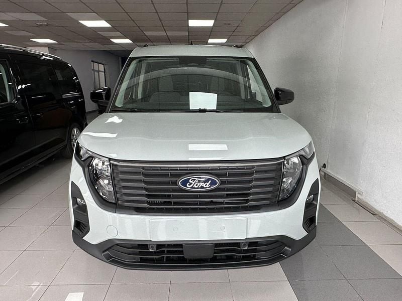 Gris Nuevo 2025 Ford Tourneo Courier Titanium Monovolumen | 29.900 € - Imagen 1/4