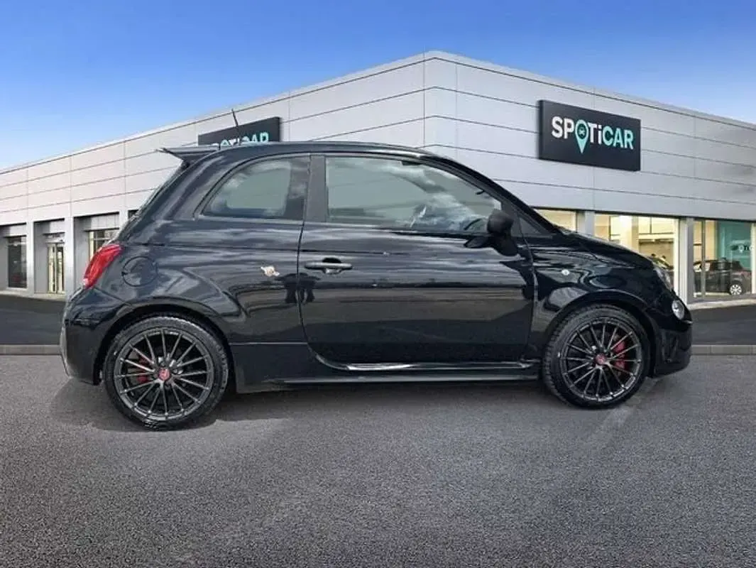 Usado Abarth 695 179 CV (131 kW) 2023 Negro Utilitario