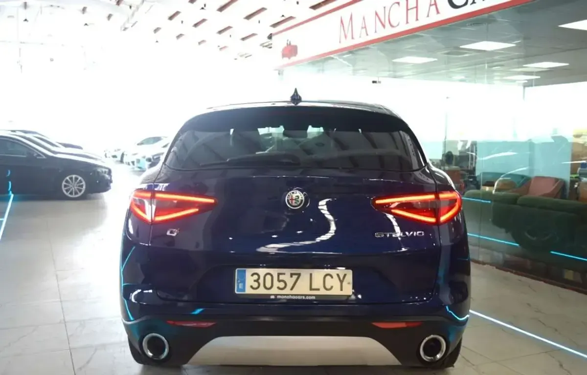 Usado Alfa Romeo Stelvio Executive 210 CV (154 kW) 2019 Azul SUV