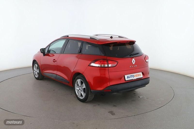 Usado Renault Clio IV Expression 75 CV (55 kW) 2015 Rojo Familiar
