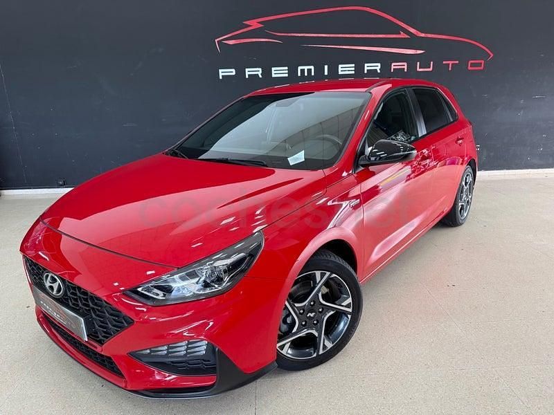 Usado Hyundai i30 N Line 120 CV (88 kW) 2023 Rojo Berlina