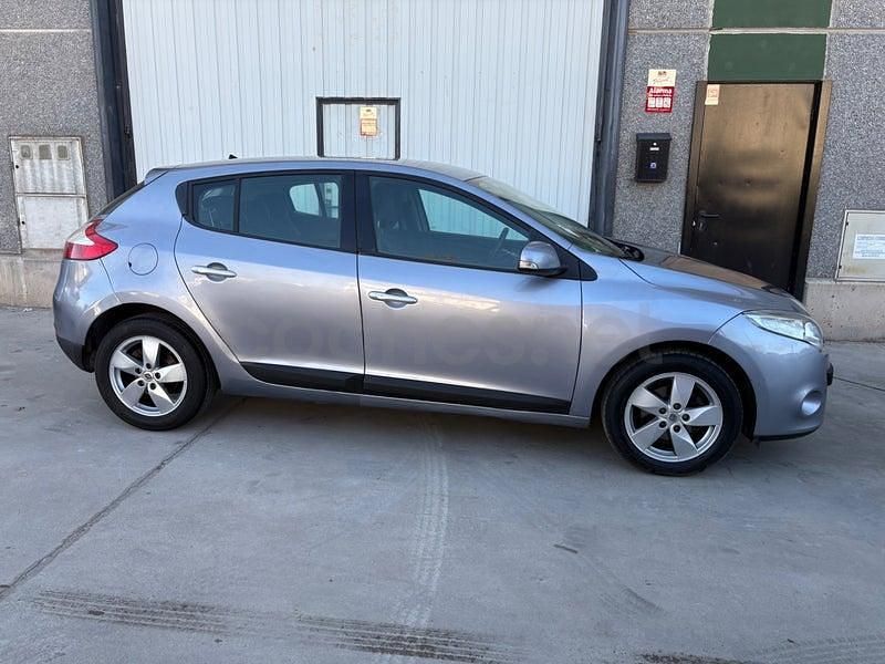 Usado Renault Mégane Dynamique 110 CV (80 kW) 2011 Azul Berlina