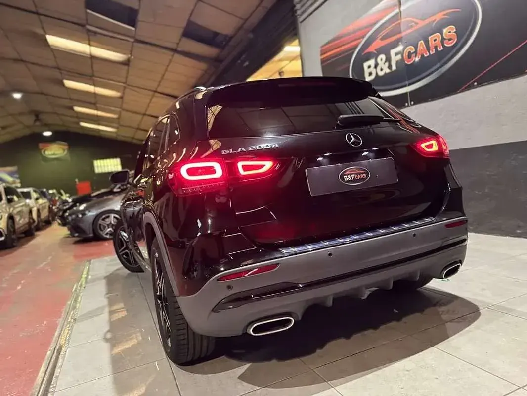 Usado Mercedes GLA200 150 CV (110 kW) 2021 Negro SUV