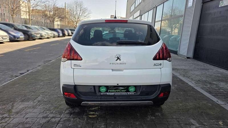 Usado Peugeot 3008 Allure 131 CV (96 kW) 2016 Blanco SUV