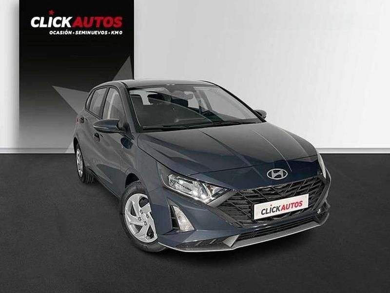 Usado Hyundai i20 80 CV (58 kW) 2024 Gris Utilitario