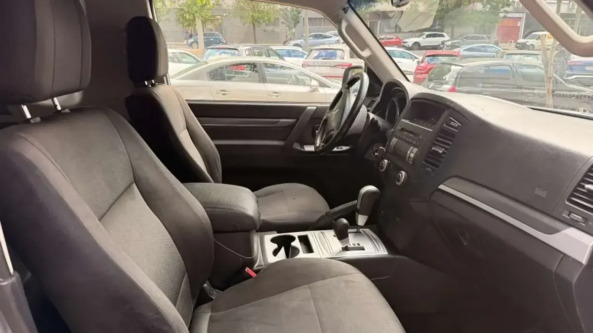 Usado Mitsubishi Montero Motion 200 CV (147 kW) 2009 Plateado SUV