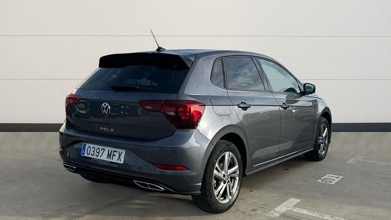 Usado VW Polo R-line 110 CV (80 kW) 2023 Gris Berlina