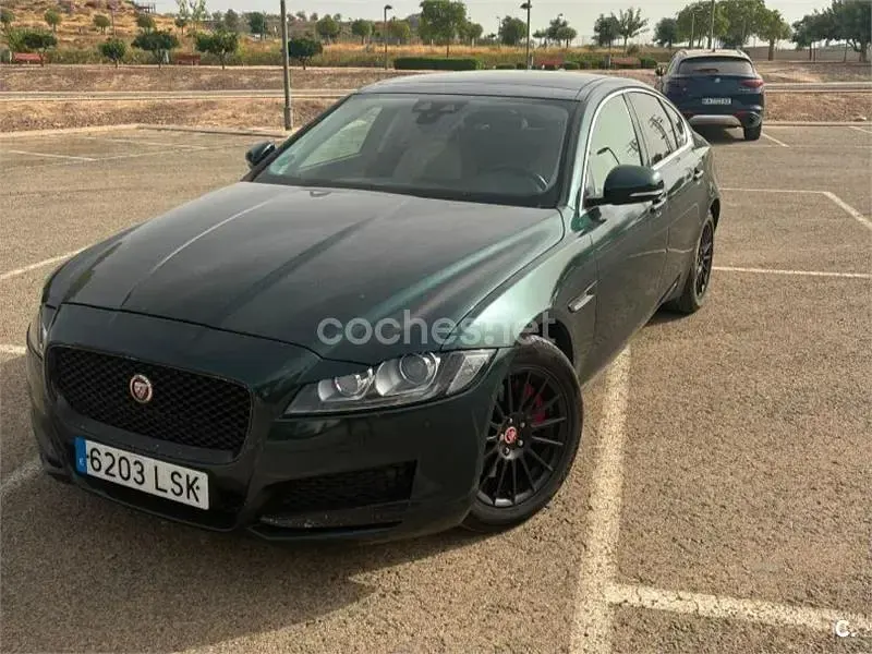 Usado Jaguar XF Prestige 180 CV (132 kW) 2016 Verde Berlina