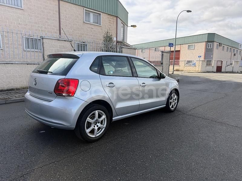 Usado VW Polo 75 CV (55 kW) 2010 Gris / plata Berlina